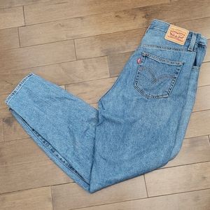 Levis High Waisted Mom Jean sz 29 tapered leg